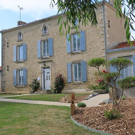 Chambres D'Hotes Le Tilleul Saint-Hilaire-des-Loges Luaran gambar