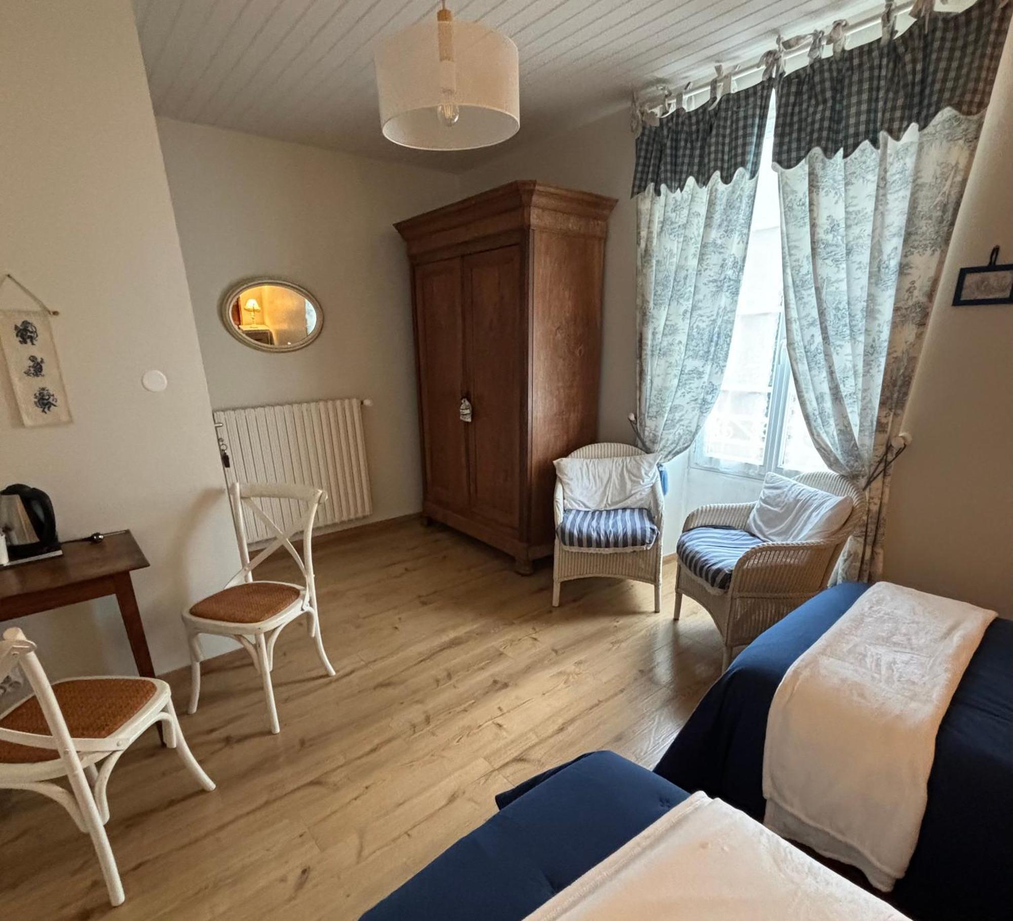 Chambres D'Hotes Le Tilleul Saint-Hilaire-des-Loges Luaran gambar